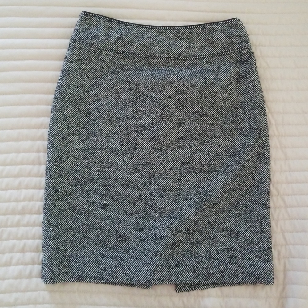 Banana Republic wool black/white skirt